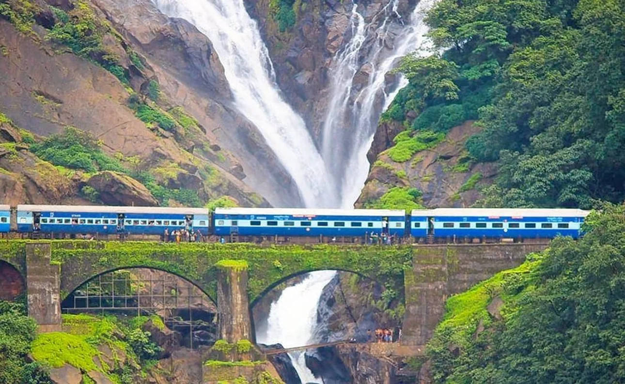 dudhsagar-train-view-by-dudhsagar-falls-goa.webp